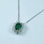 Collana Girocollo  Smeraldo Ct 0,50 Brillanti oro Bianco Ct 0,14 18kt Cestino